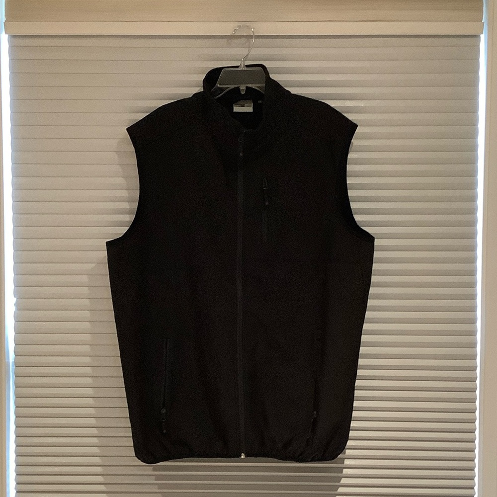 Marc & Mark Men's Black Sleeveless Zip-Front Vest